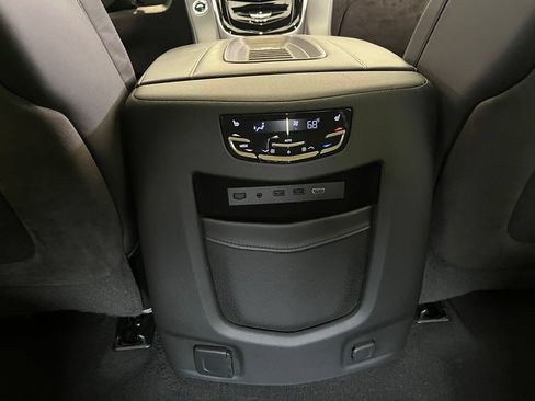 Used 2019 Cadillac Escalade Platinum AWD/4WD image 42
