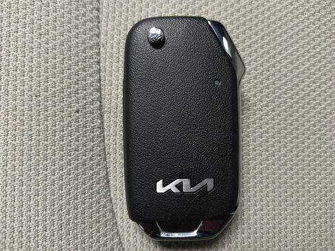 Used 2022 Kia Forte LXS FWD image 32