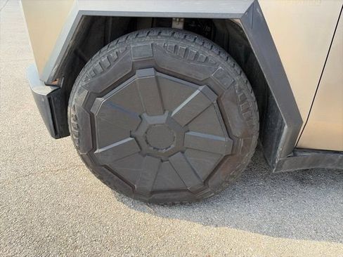 Used 2024 Tesla Cybertruck AWD Crew Cab image 15