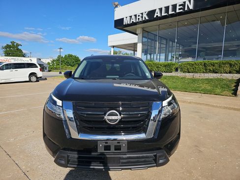 Used 2022 Nissan Pathfinder SV AWD/4WD image 8