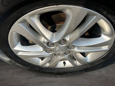 Used 2019 Buick Enclave Essence AWD/4WD image 16