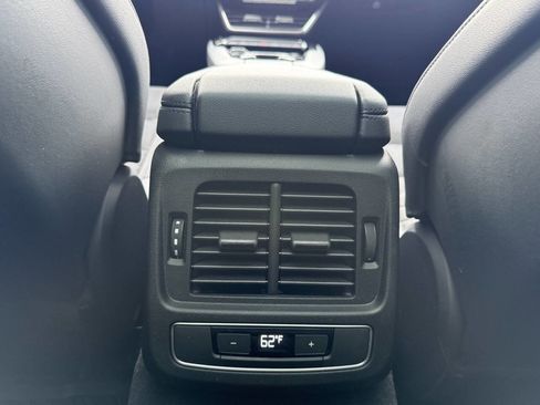 Used 2022 Audi e-tron GT Premium Plus image 33