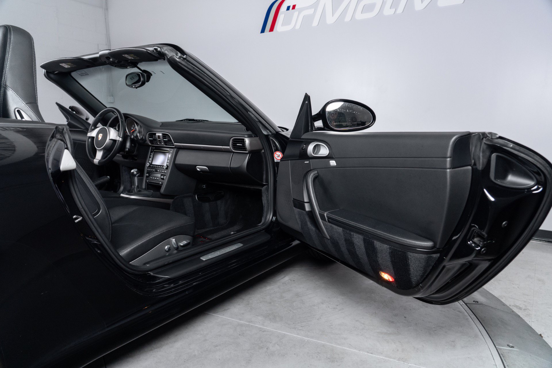 Used 2010 Porsche 911 Cabriolet image 27