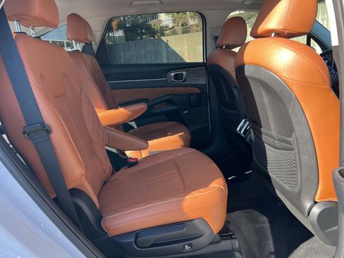 Used 2023 Kia Sorento SX Prestige image 25