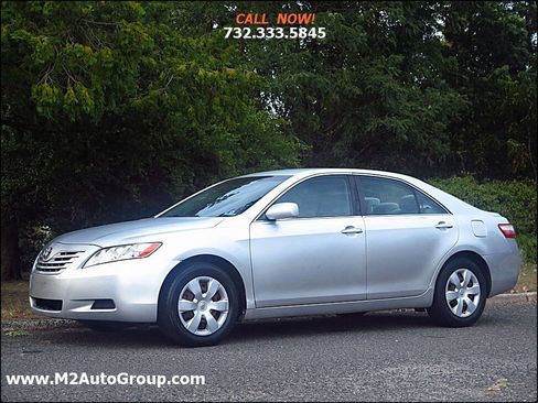 Used 2009 Toyota Camry LE image 1