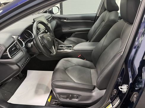 Used 2022 Toyota Camry XLE image 14