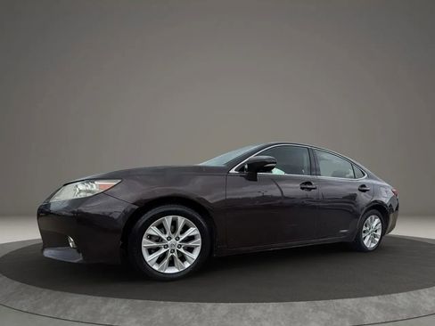 Used 2013 Lexus ES 300h w/ Luxury Pkg FWD image 37