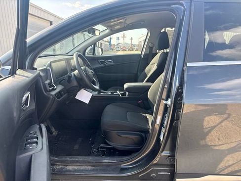 Used 2023 Kia Sportage LX AWD/4WD image 3