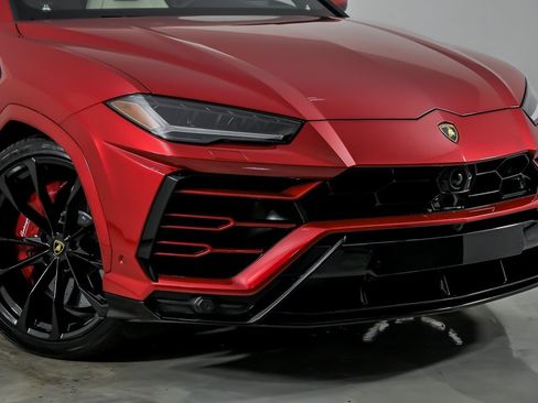 Used 2022 Lamborghini Urus AWD/4WD image 3
