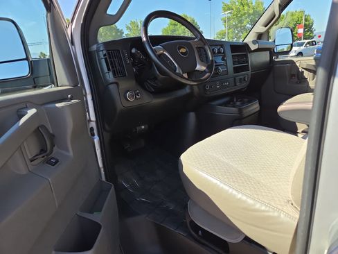 Used 2017 Chevrolet Express 2500 LS RWD image 10