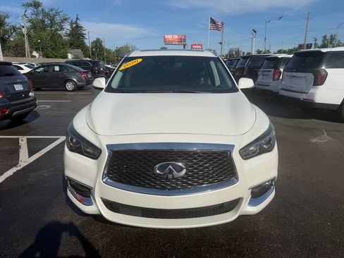 Used 2020 INFINITI QX60 Luxe w/ Essential Package FWD image 2