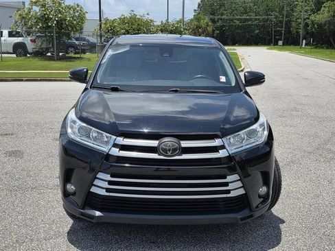 Used 2018 Toyota Highlander Plus FWD image 2
