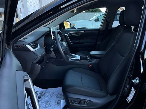 Used 2025 Toyota RAV4 XLE image 10