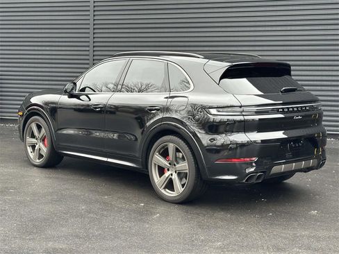 Used 2025 Porsche Cayenne Turbo image 3