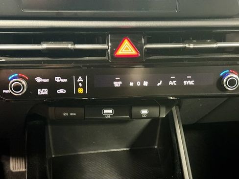 Used 2025 Kia Niro LX FWD image 15