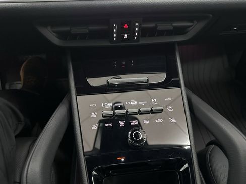 Used 2024 Porsche Cayenne Coupe image 19