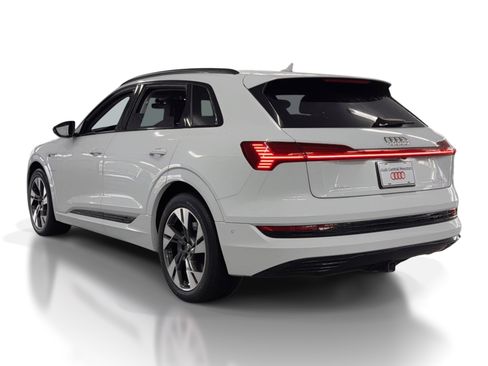 Used 2022 Audi e-tron Premium w/ Convenience Plus Package image 7