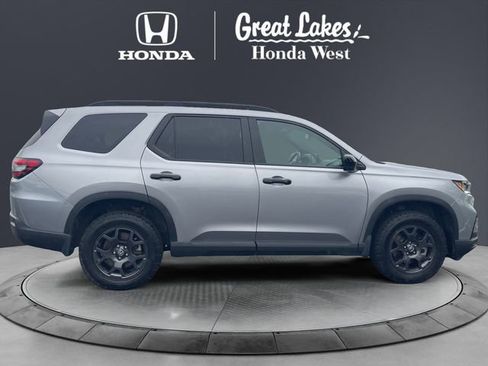 Certified 2025 Honda Pilot TrailSport image 6