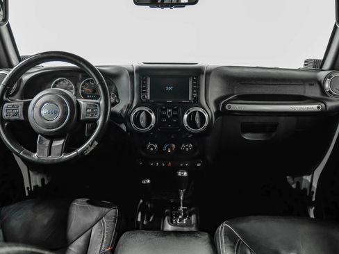 Used 2015 Jeep Wrangler Unlimited Rubicon w/ Connectivity Group AWD/4WD image 19