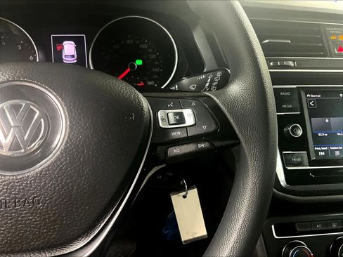 Used 2020 Volkswagen Tiguan S image 23