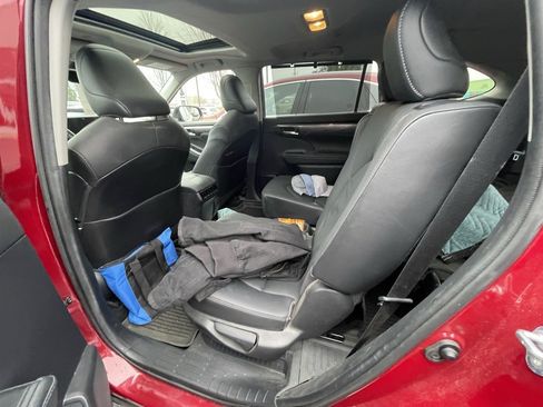 Used 2021 Toyota Highlander Limited image 10