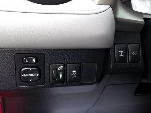 Used 2014 Toyota RAV4 Limited AWD/4WD image 22