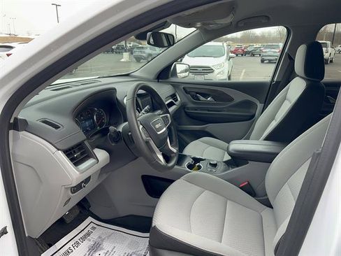 Used 2024 GMC Terrain SLE w/ Driver Convenience Package image 15