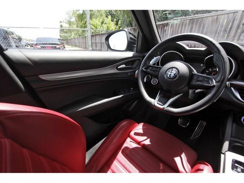Used 2023 Alfa Romeo Stelvio Veloce AWD/4WD image 9