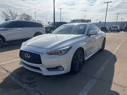 Used 2017 INFINITI Q60 Red Sport 400 image 1