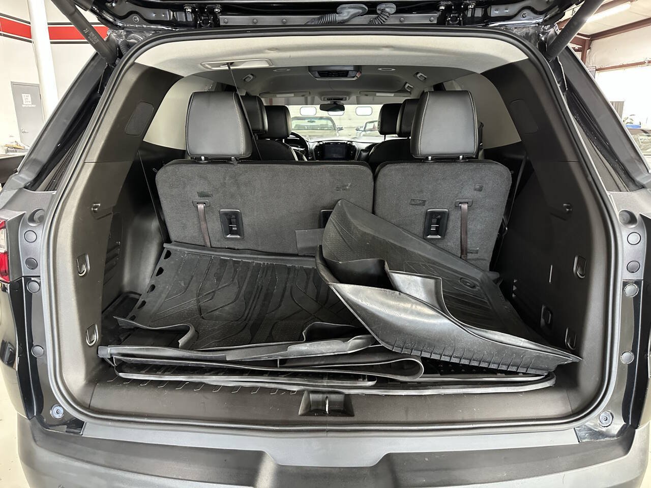 Used 2019 Chevrolet Traverse LT w/ LPO, Floor Liner Package FWD image 8