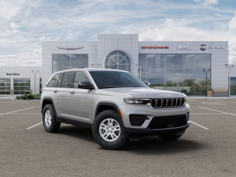 New 2025 Jeep Grand Cherokee Laredo w/ Luxury Tech Group I AWD/4WD image 28