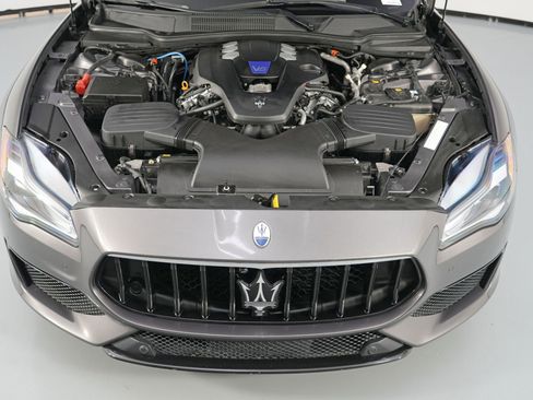 Used 2022 Maserati Quattroporte Modena Q4 image 8