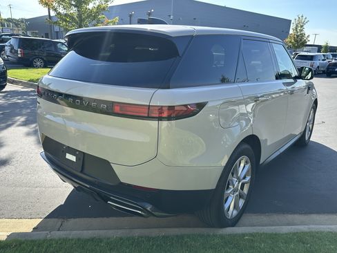 Used 2024 Land Rover Range Rover Sport SE AWD/4WD image 9
