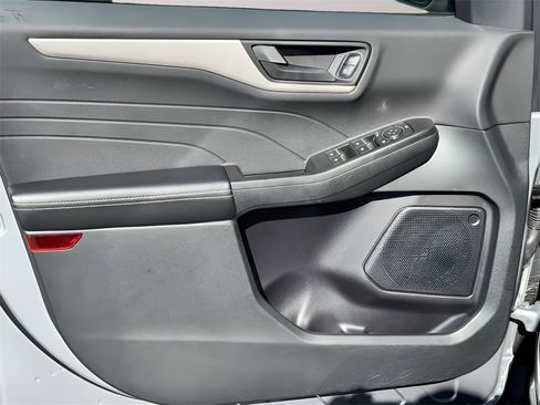 Used 2022 Ford Escape SE w/ Cold Weather Package image 25