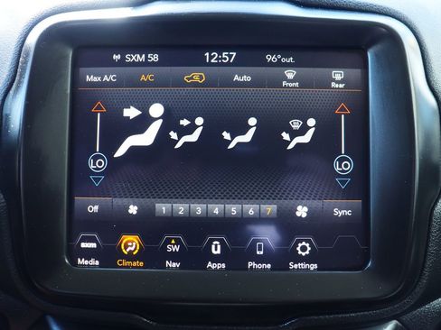 Used 2023 Jeep Renegade Latitude image 46