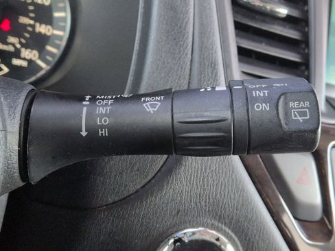 Used 2016 Nissan Pathfinder SL image 26