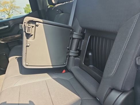 Used 2022 Chevrolet Silverado 1500 LT Trail Boss w/ Convenience Package II image 19