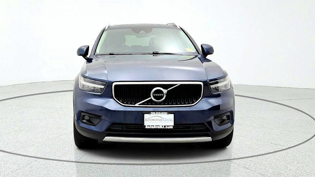 Used 2021 Volvo XC40 T5 Momentum w/ Premium Package AWD/4WD image 2