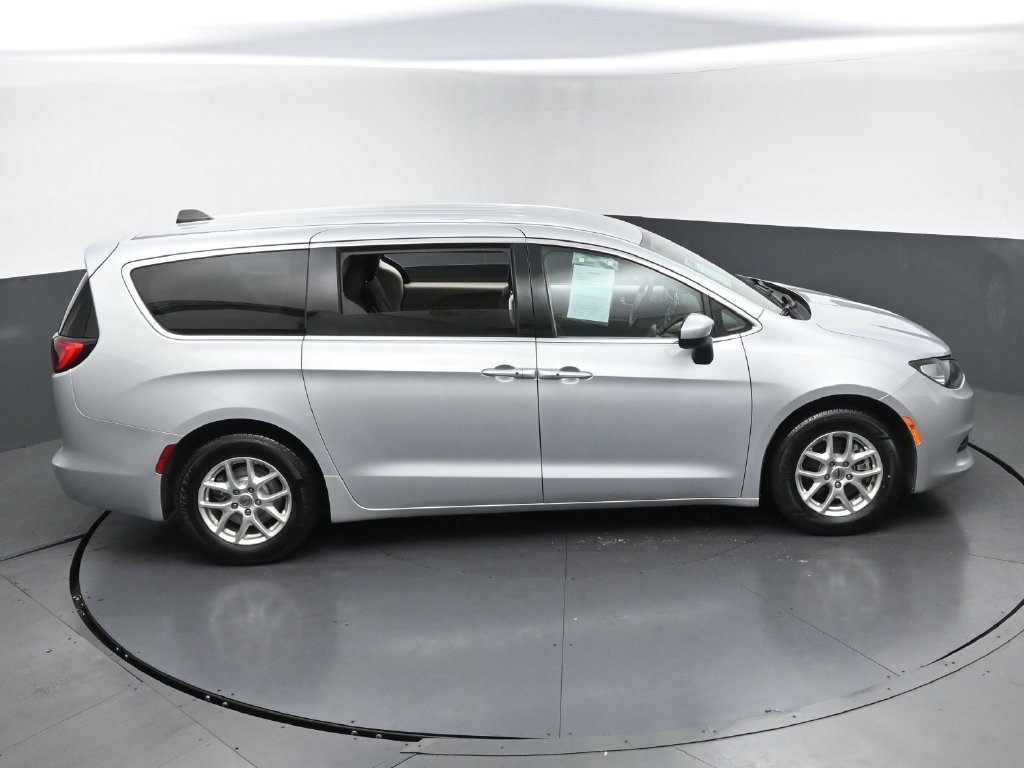 Used 2022 Chrysler Voyager LX FWD image 40