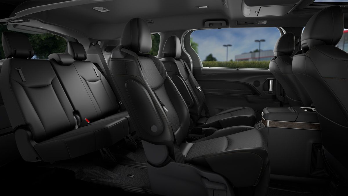 Used 2025 Toyota Sienna Platinum AWD/4WD image 34