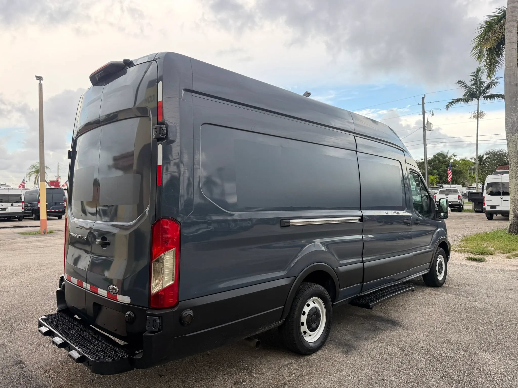 Used 2020 Ford Transit 250 148 High Roof Extended RWD image 6