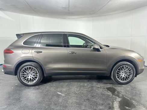 Used 2016 Porsche Cayenne S w/ Premium Plus Package AWD/4WD image 9