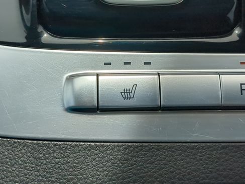 Used 2023 Kia Carnival EX FWD image 21