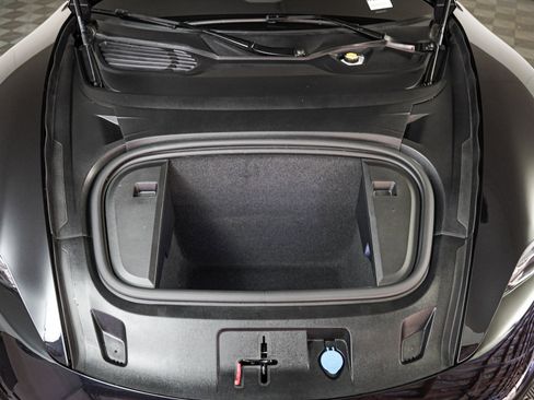 Certified 2023 Porsche Taycan image 12