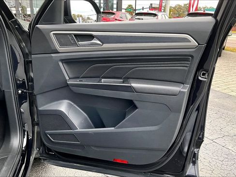 Used 2020 Volkswagen Atlas Cross Sport SEL image 26