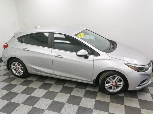 Used 2017 Chevrolet Cruze LT FWD image 5