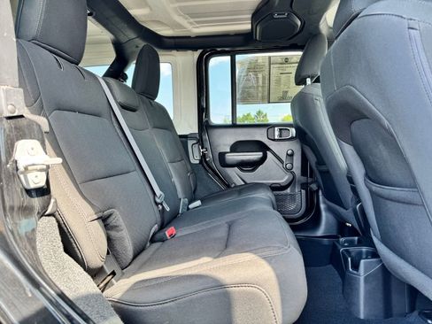 Used 2022 Jeep Wrangler Unlimited Sport AWD/4WD image 14