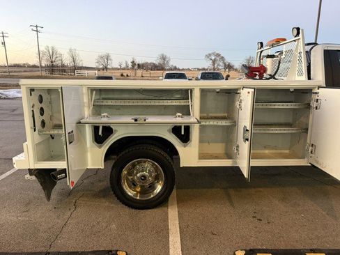 Used 2022 Ford F550 4x4 Regular Cab Super Duty image 13