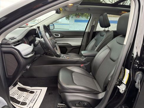 Used 2022 Jeep Compass Latitude w/ Sun and Sound Group image 18