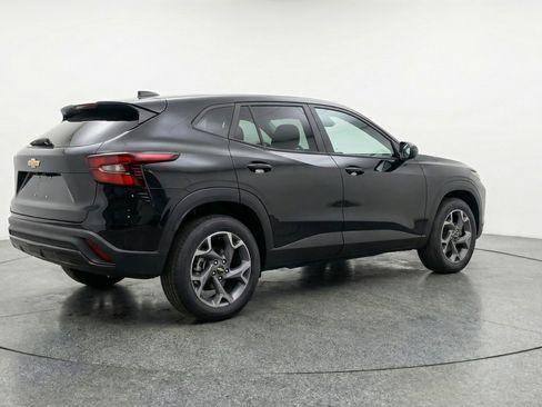 Used 2025 Chevrolet Trax LT image 9